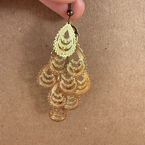 Feathered Cutout Gold-Tones Chandelier Drop Dangly Earrings - Picture 4 of 8